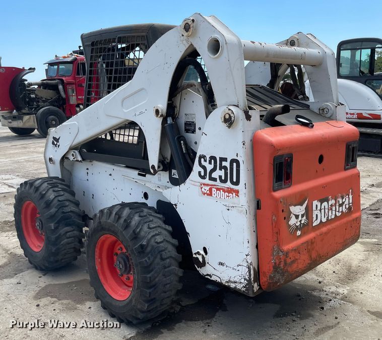 image for item LF9139 2007 Bobcat S250  skid steer loader