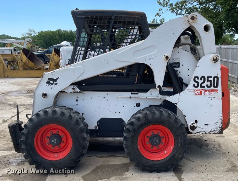 image for item LF9139 2007 Bobcat S250  skid steer loader