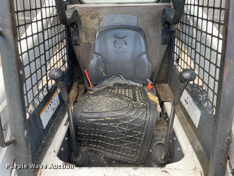 image for item LF9139 2007 Bobcat S250  skid steer loader