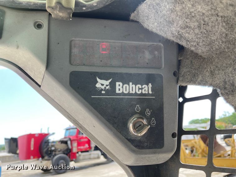 image for item LF9139 2007 Bobcat S250  skid steer loader