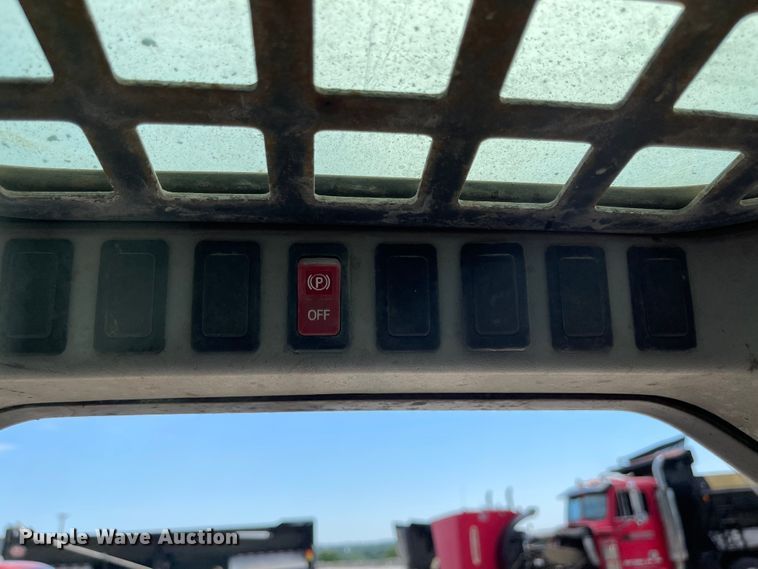 image for item LF9139 2007 Bobcat S250  skid steer loader