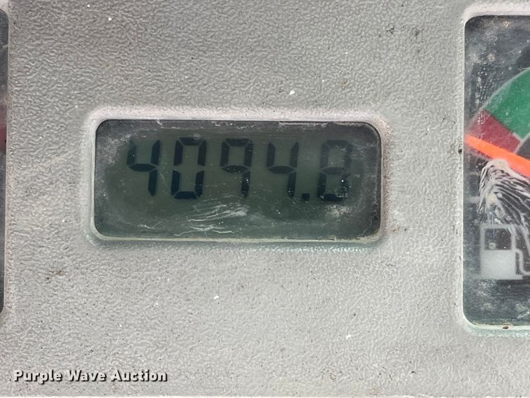 image for item LF9139 2007 Bobcat S250  skid steer loader