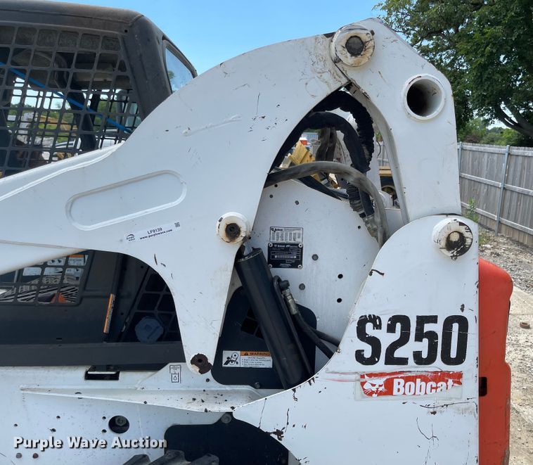 image for item LF9139 2007 Bobcat S250  skid steer loader