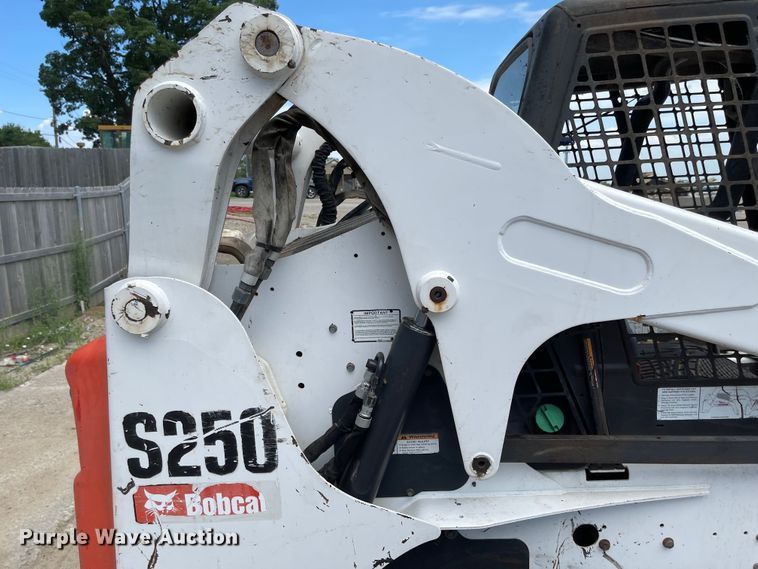 image for item LF9139 2007 Bobcat S250  skid steer loader