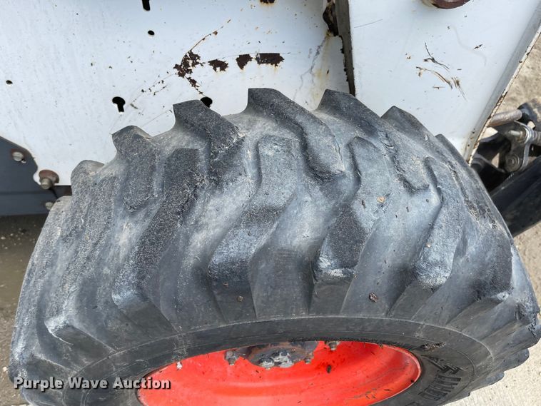 image for item LF9139 2007 Bobcat S250  skid steer loader