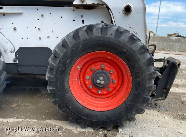 image for item LF9139 2007 Bobcat S250  skid steer loader