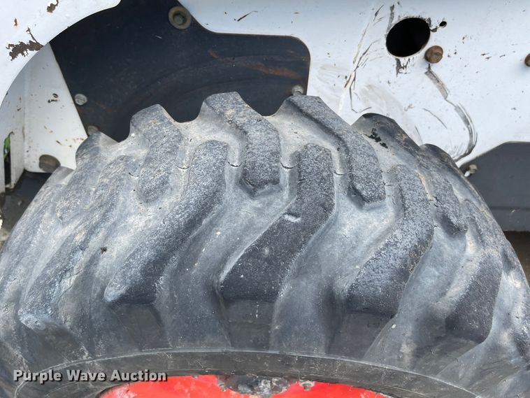 image for item LF9139 2007 Bobcat S250  skid steer loader