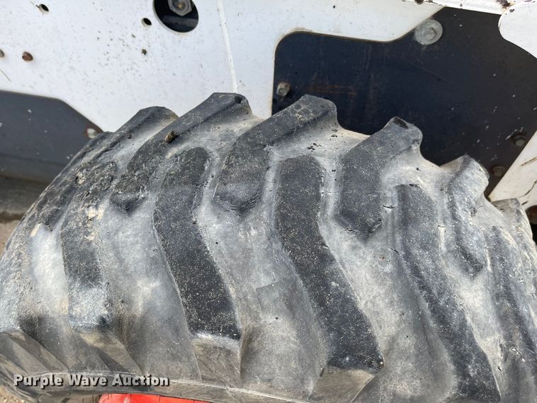 image for item LF9139 2007 Bobcat S250  skid steer loader