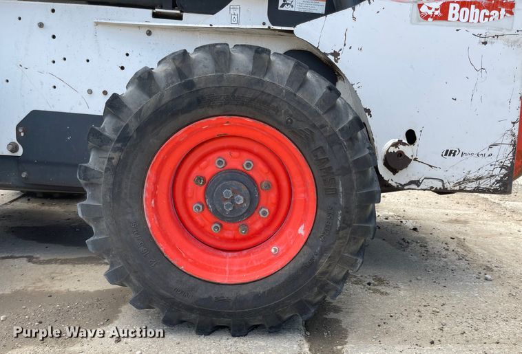 image for item LF9139 2007 Bobcat S250  skid steer loader