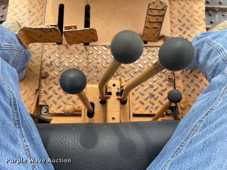 image for item LF9198 1976 Case 475  cable plow