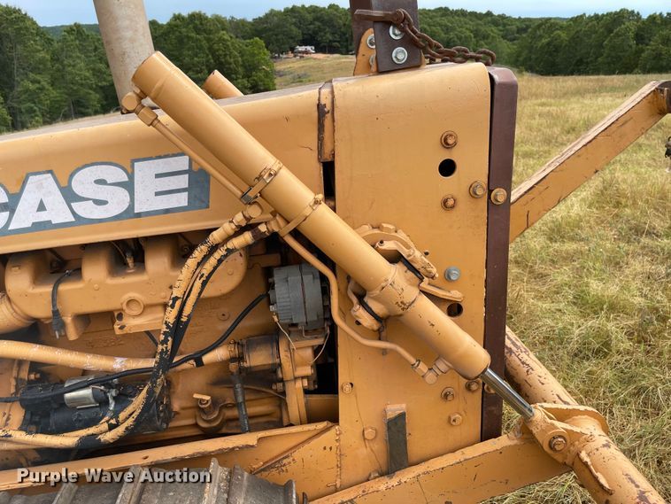 image for item LF9198 1976 Case 475  cable plow