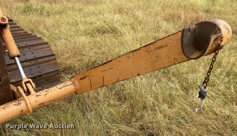 image for item LF9198 1976 Case 475  cable plow