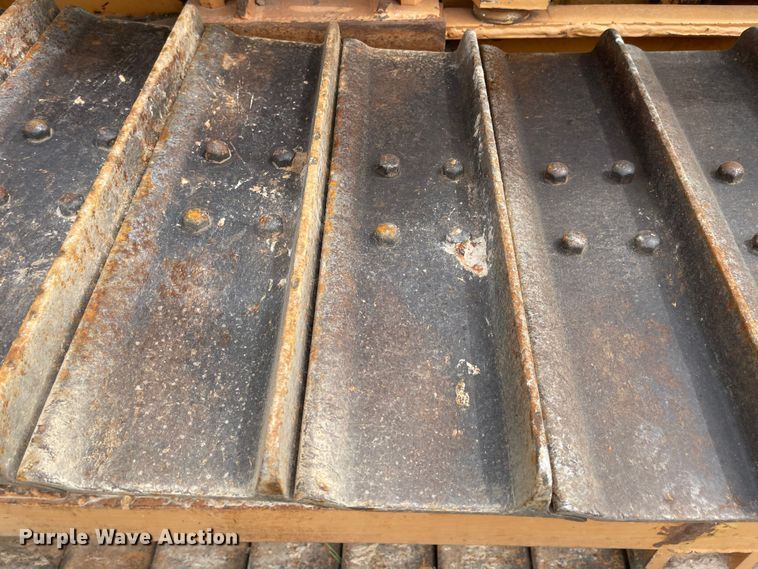 image for item LF9198 1976 Case 475  cable plow