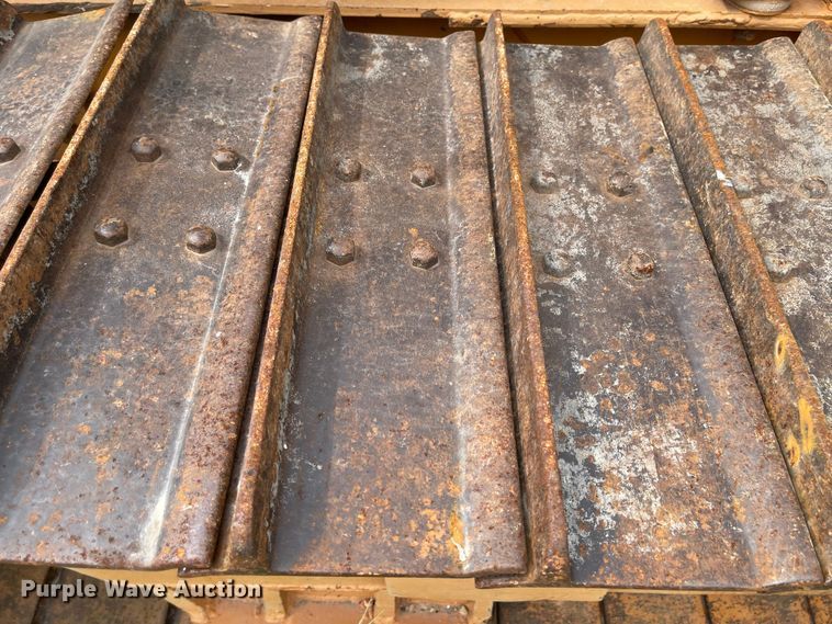 image for item LF9198 1976 Case 475  cable plow