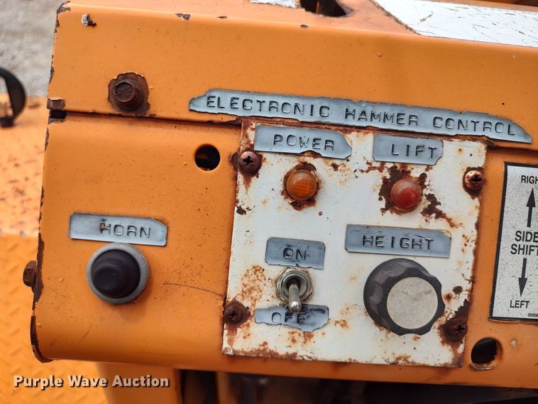 image for item LK9008 2001 Arrow 1350  drop hammer