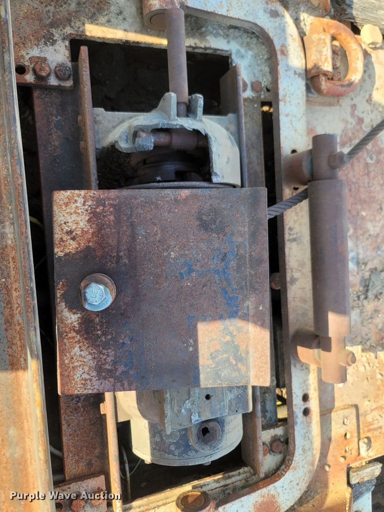 image for item LM9546 1998 Landoll Hauloll  tilt deck equipment trailer