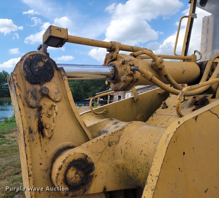 image for item LM9550 1989 Caterpillar 963LGP  track loader