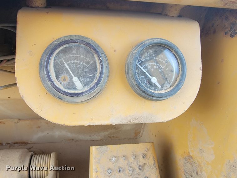 image for item LM9550 1989 Caterpillar 963LGP  track loader