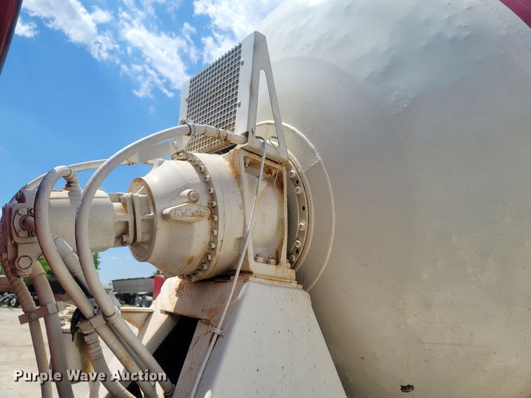 image for item LM9565 1997 Peterbilt 357  ready mix truck