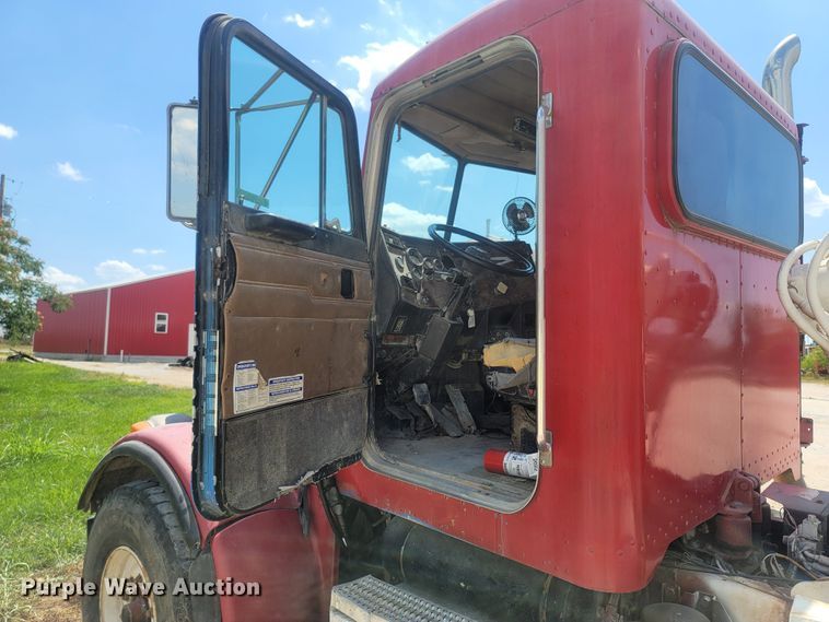 image for item LM9565 1997 Peterbilt 357  ready mix truck