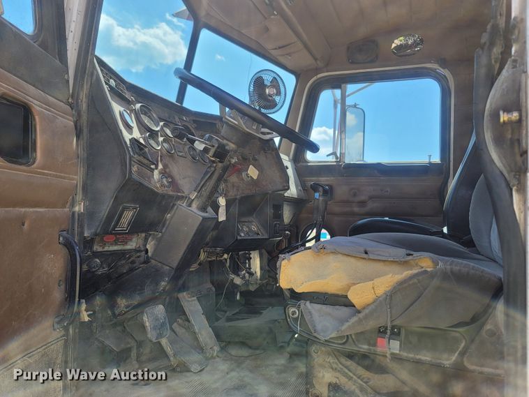 image for item LM9565 1997 Peterbilt 357  ready mix truck