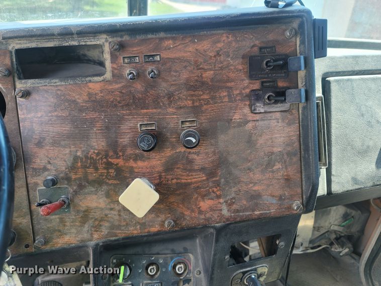 image for item LM9565 1997 Peterbilt 357  ready mix truck