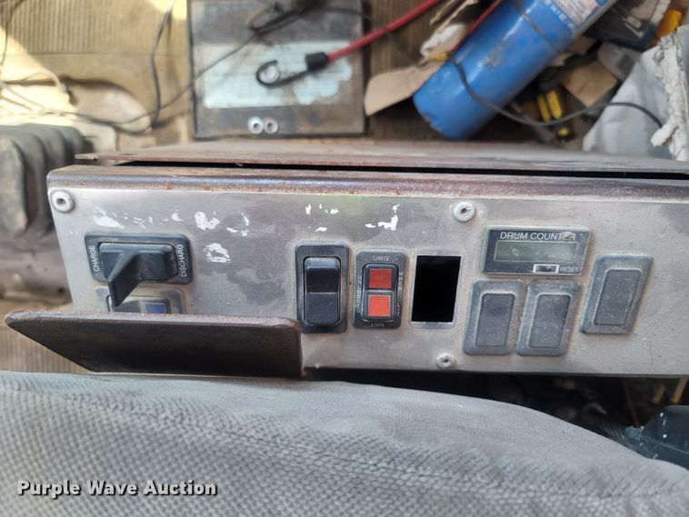 image for item LM9565 1997 Peterbilt 357  ready mix truck