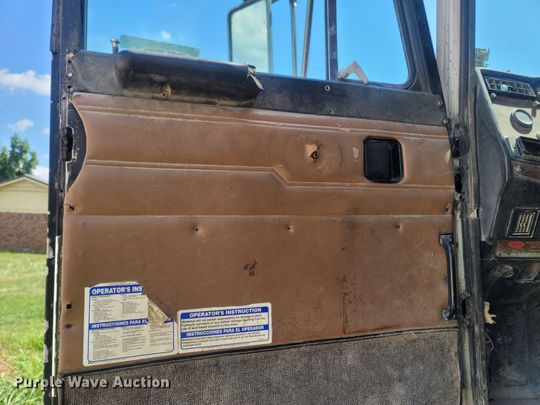 image for item LM9565 1997 Peterbilt 357  ready mix truck