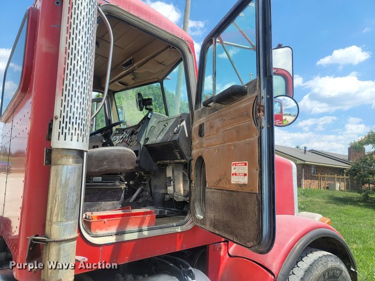 image for item LM9565 1997 Peterbilt 357  ready mix truck