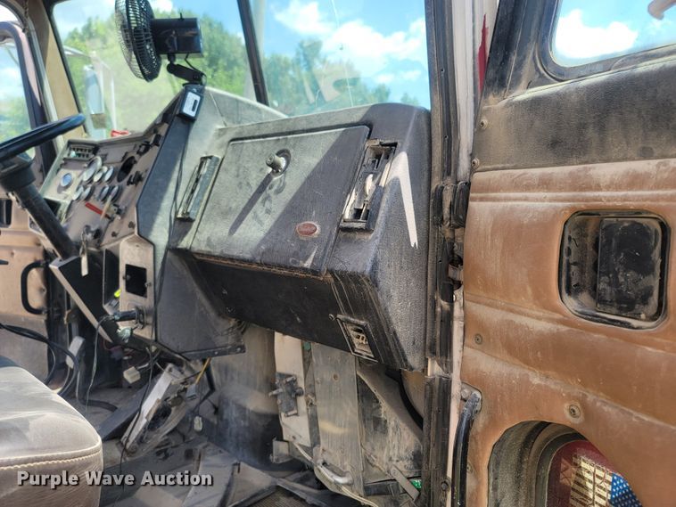 image for item LM9565 1997 Peterbilt 357  ready mix truck