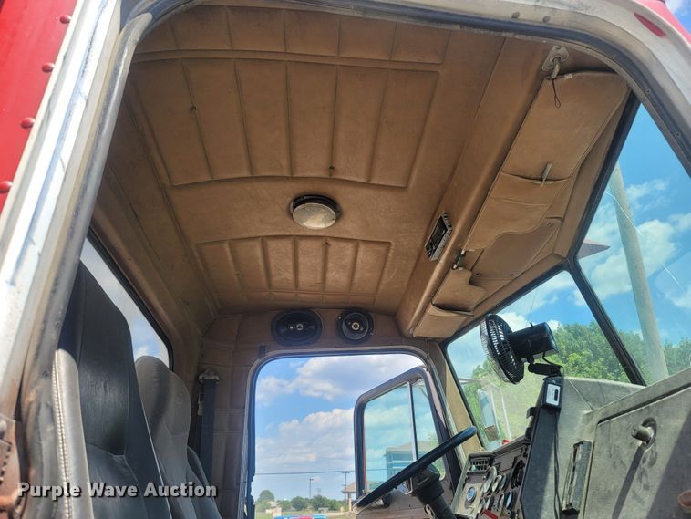 image for item LM9565 1997 Peterbilt 357  ready mix truck