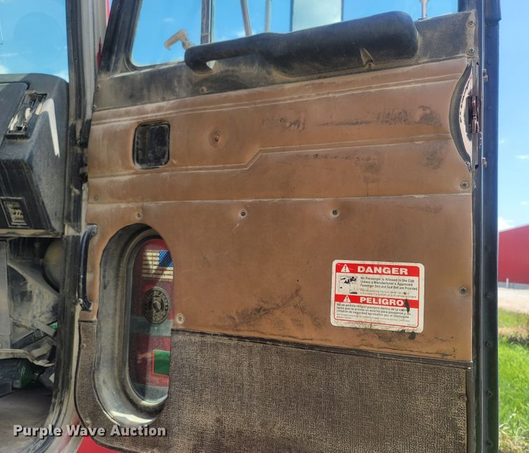 image for item LM9565 1997 Peterbilt 357  ready mix truck