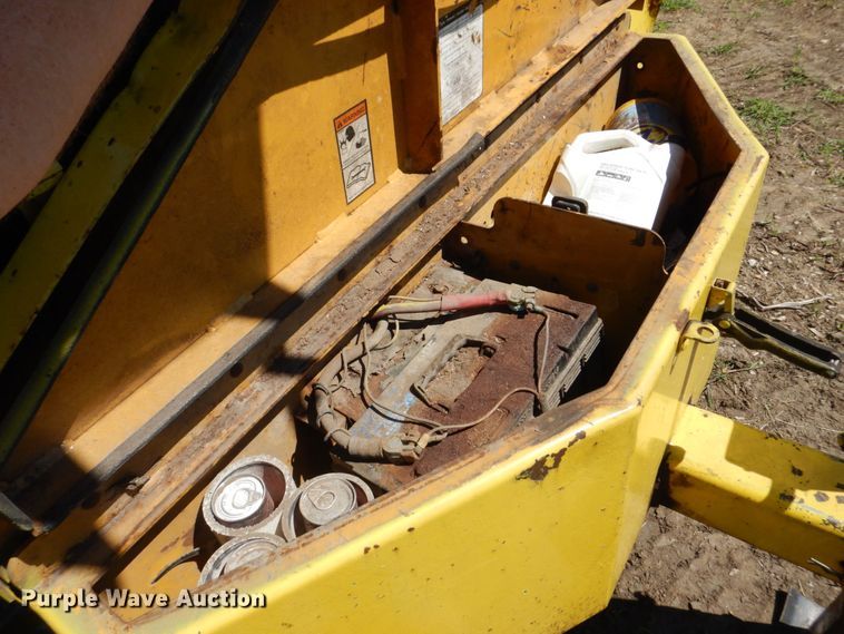 image for item MF9133 2006 Vermeer BC1800XL  wood chipper