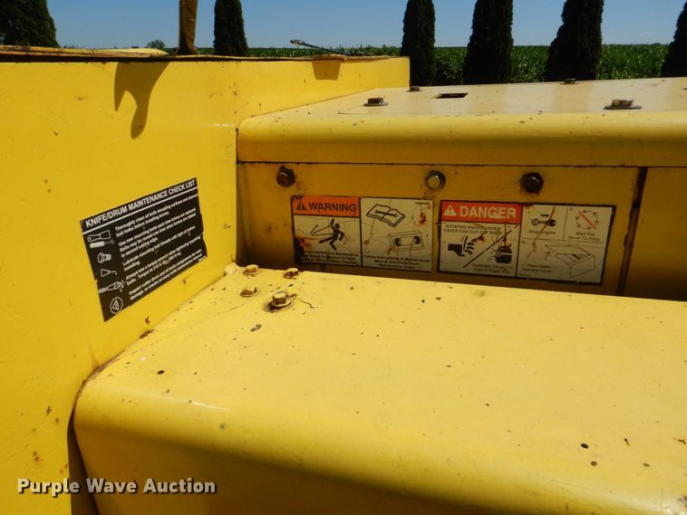 image for item MF9133 2006 Vermeer BC1800XL  wood chipper