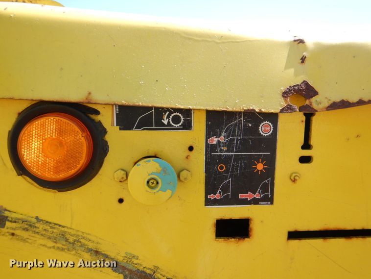 image for item MF9133 2006 Vermeer BC1800XL  wood chipper