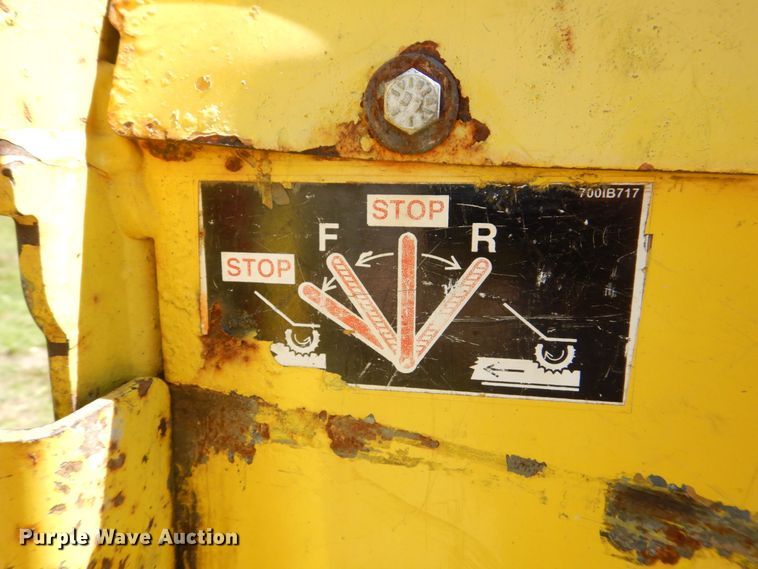 image for item MF9133 2006 Vermeer BC1800XL  wood chipper