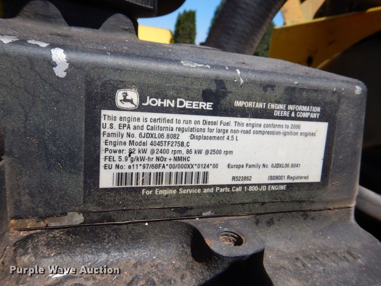 image for item MF9133 2006 Vermeer BC1800XL  wood chipper