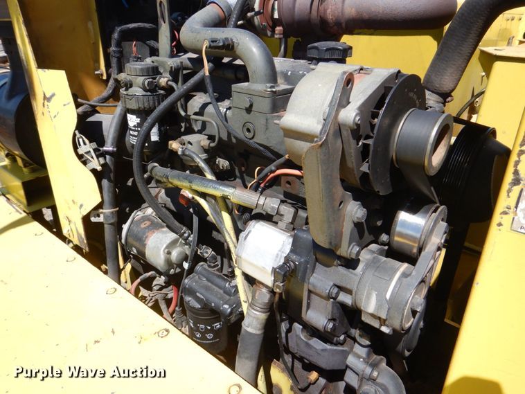 image for item MF9133 2006 Vermeer BC1800XL  wood chipper