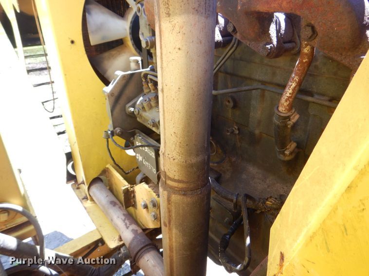 image for item MF9133 2006 Vermeer BC1800XL  wood chipper