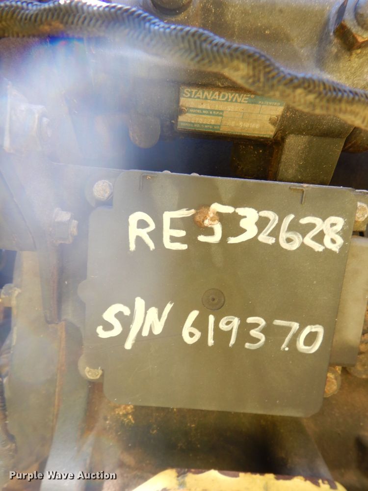 image for item MF9133 2006 Vermeer BC1800XL  wood chipper