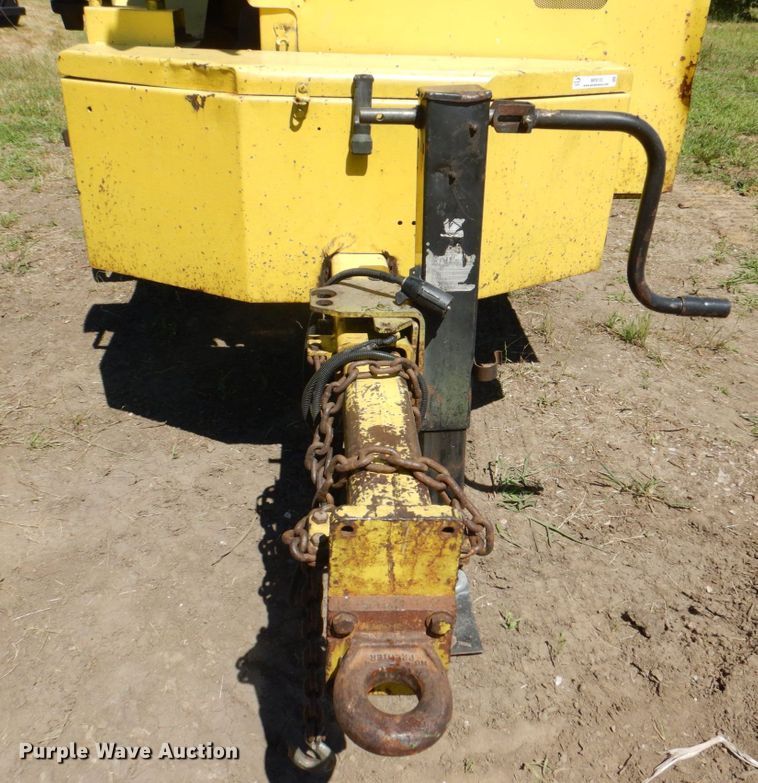 image for item MF9133 2006 Vermeer BC1800XL  wood chipper