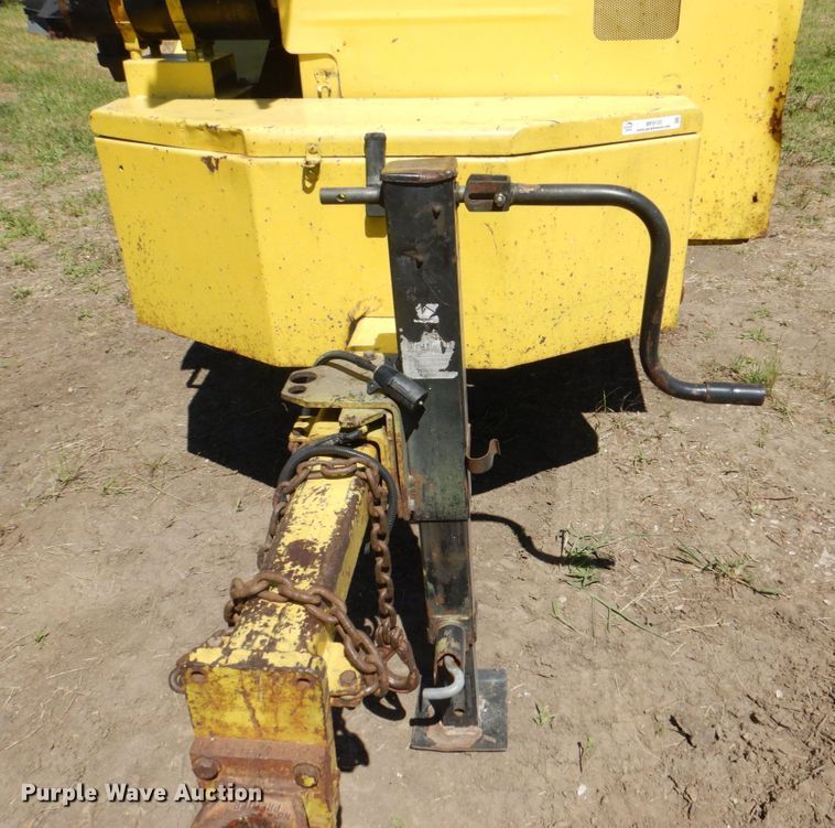 image for item MF9133 2006 Vermeer BC1800XL  wood chipper