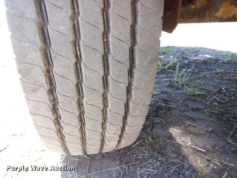 image for item MF9133 2006 Vermeer BC1800XL  wood chipper