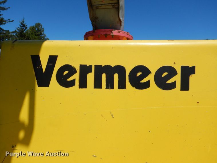 image for item MF9133 2006 Vermeer BC1800XL  wood chipper