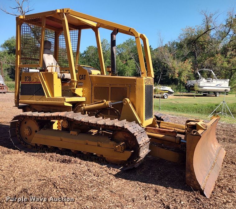 image for item MF9523 1984 Caterpillar D3B  dozer