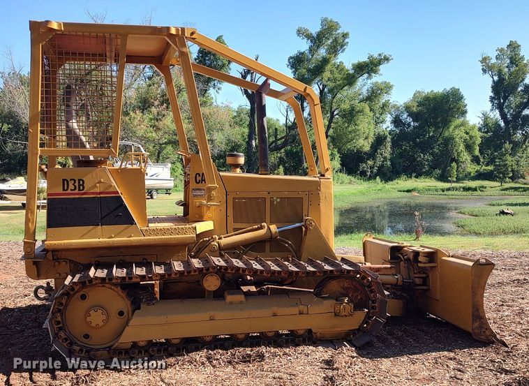 image for item MF9523 1984 Caterpillar D3B  dozer