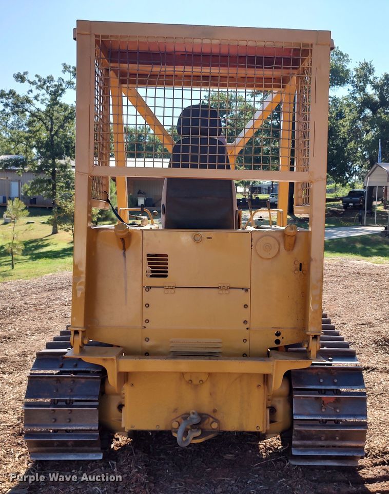 image for item MF9523 1984 Caterpillar D3B  dozer