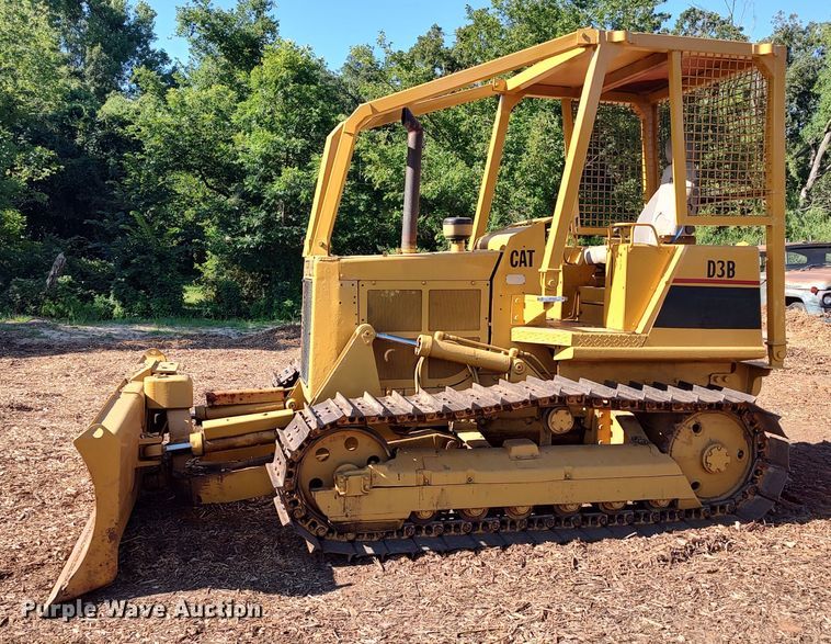image for item MF9523 1984 Caterpillar D3B  dozer