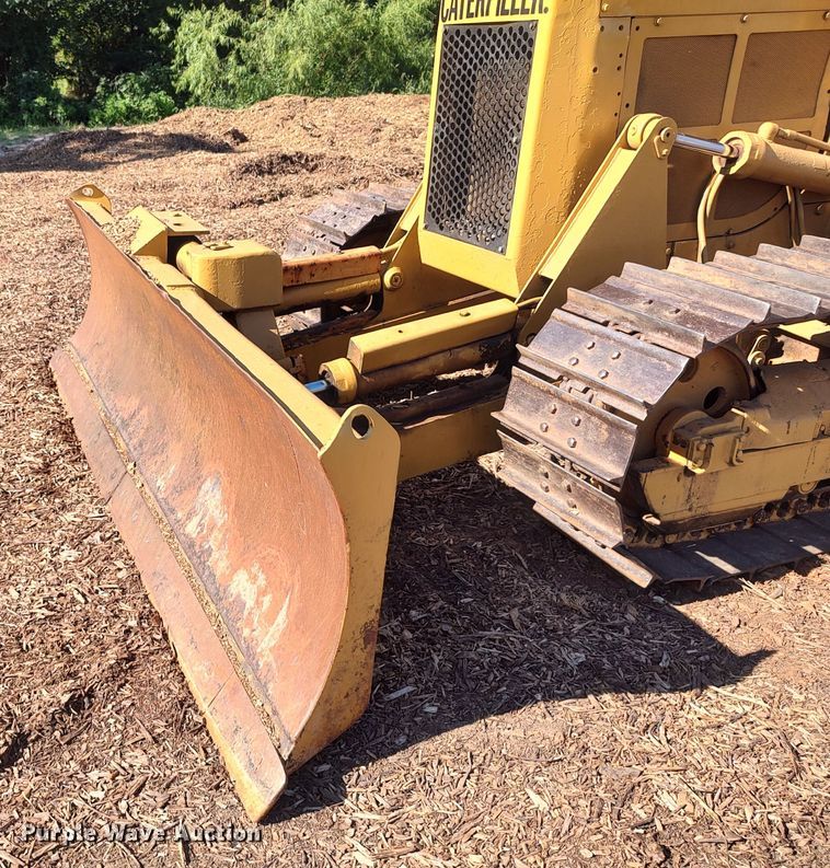 image for item MF9523 1984 Caterpillar D3B  dozer