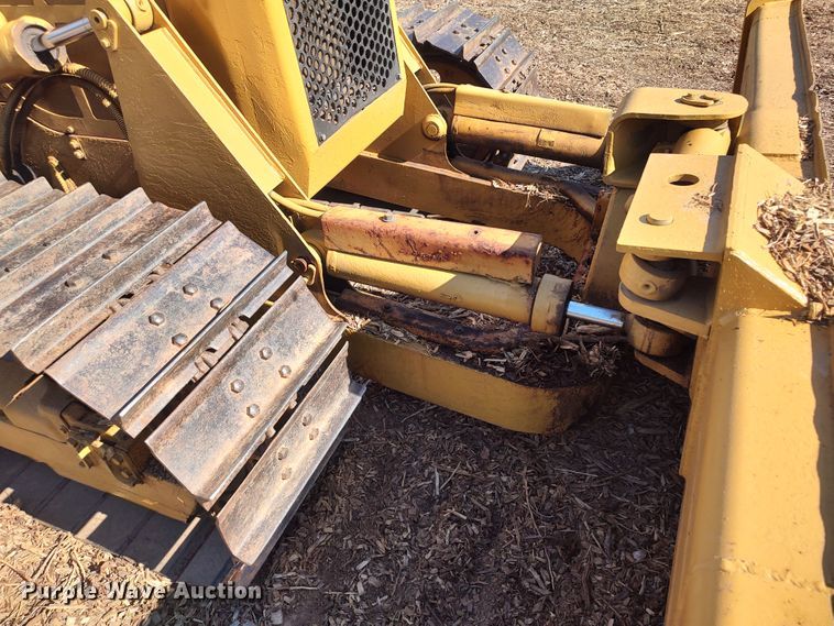 image for item MF9523 1984 Caterpillar D3B  dozer